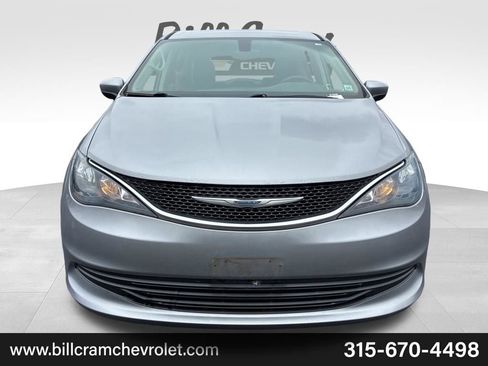 Used 2017 Chrysler Pacifica Touring FWD image 15