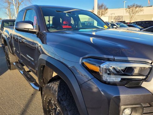 Used 2021 Toyota Tacoma TRD Off-Road w/ TRD Premium Off Road Package image 9