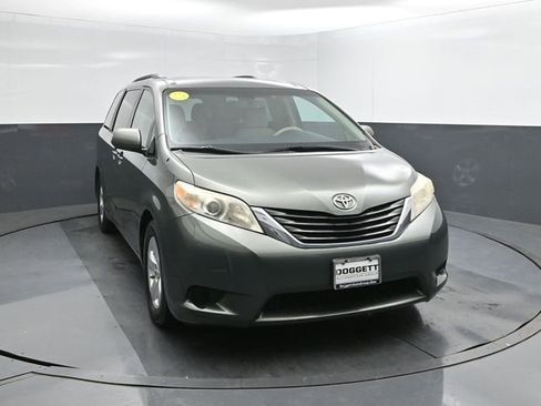 Used 2013 Toyota Sienna LE FWD image 22