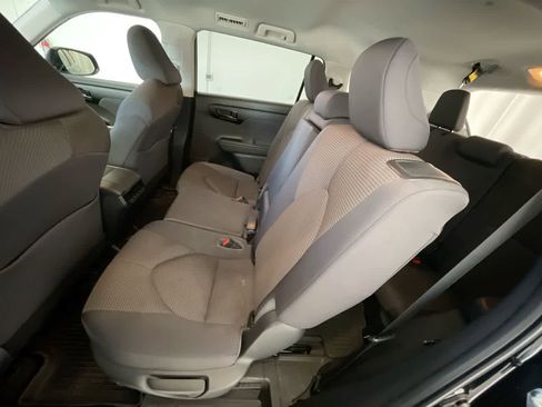 Used 2023 Toyota Highlander LE AWD/4WD image 22