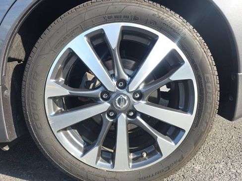 Used 2017 Nissan Altima 2.5 SR FWD image 11