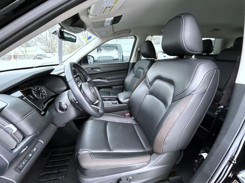 Used 2024 Nissan Pathfinder SL image 10