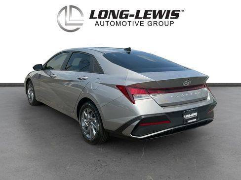 Used 2024 Hyundai Elantra SEL FWD image 4