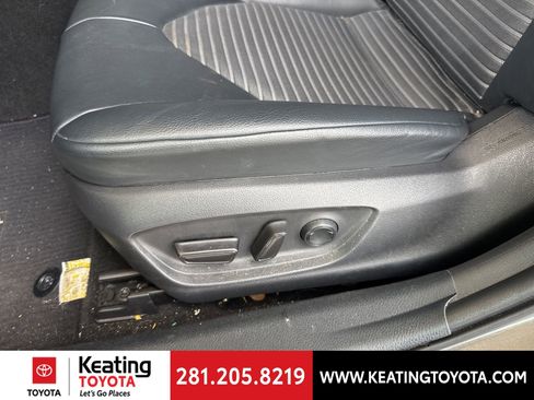 Used 2020 Toyota Camry SE w/ Convenience Package image 12