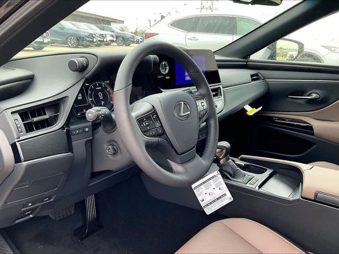 New 2025 Lexus ES 350 image 10