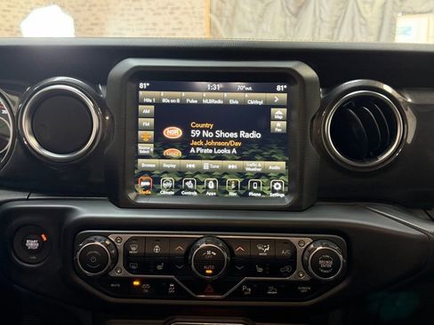 Used 2022 Jeep Wrangler Unlimited Rubicon AWD/4WD image 16