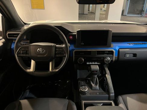 Used 2025 Toyota Tacoma TRD Off-Road image 34