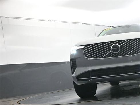 Certified 2025 Volvo XC90 B6 Core w/ Protection Package image 34