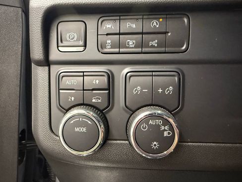 Used 2025 Chevrolet Tahoe LT image 15