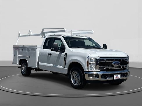 New 2025 Ford F350 XL w/ XL Chrome Package image 4