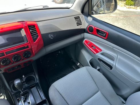 Used 2015 Toyota Tacoma 4x4 Double Cab w/ SR Package image 24