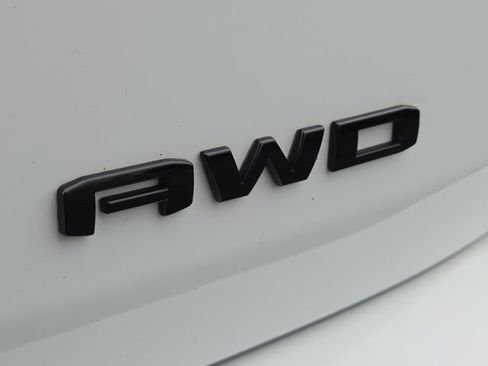 Used 2023 GMC Terrain SLT w/ Tech Package AWD/4WD image 5