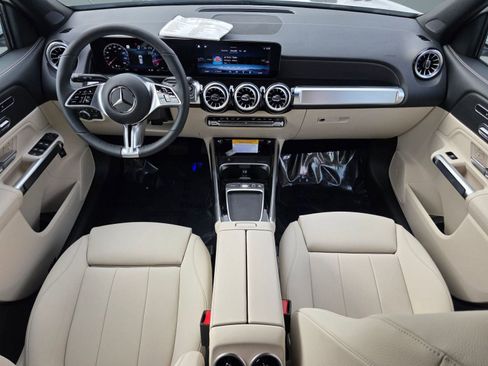 Used 2026 Mercedes-Benz GLB 250 4MATIC image 11