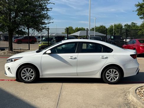 Used 2024 Kia Forte LX FWD image 2