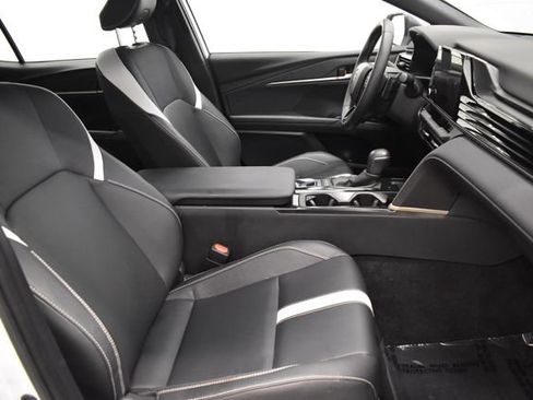 Used 2025 Toyota Camry SE FWD image 19