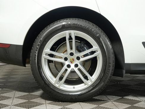 Certified 2021 Porsche Macan AWD/4WD image 15