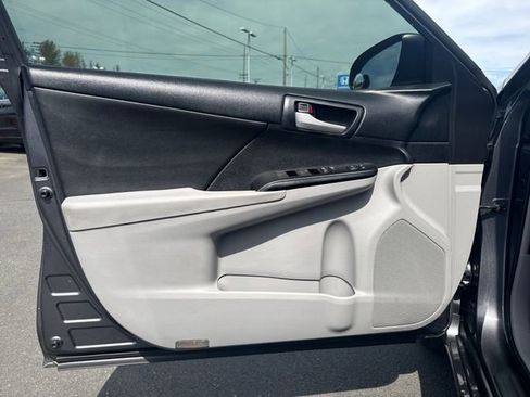 Used 2013 Toyota Camry LE FWD image 19