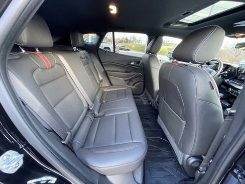 Certified 2025 Chevrolet Trax RS w/ Sunroof Package image 37