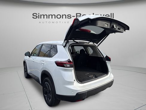 Used 2025 Nissan Rogue SV AWD/4WD image 24
