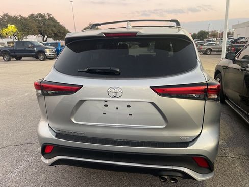 Used 2023 Toyota Highlander XSE image 5