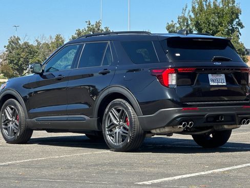 Certified 2025 Ford Explorer ST AWD/4WD image 5