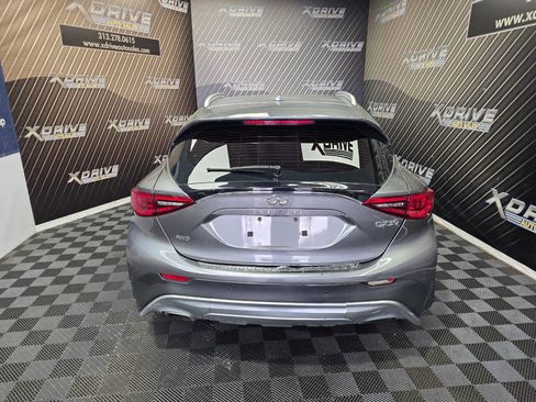 Used 2017 INFINITI QX30 Premium w/ Navigation Package image 13