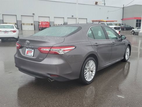 Certified 2018 Toyota Camry XLE image 4