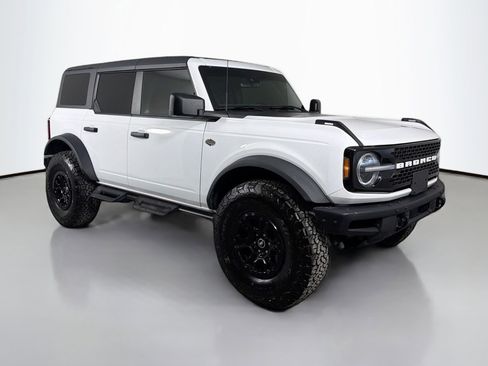 Used 2023 Ford Bronco Wildtrak image 3