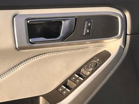 Used 2022 Ford Explorer XLT w/ Equipment Group 202A image 12