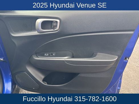 Certified 2025 Hyundai Venue SE image 13