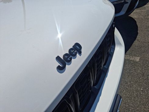 New 2025 Jeep Grand Cherokee Limited w/ Black Appearance Package image 5