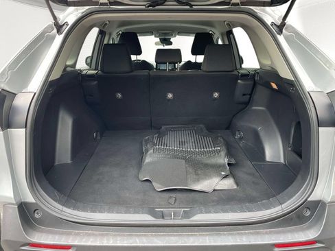 Used 2020 Toyota RAV4 LE FWD image 10