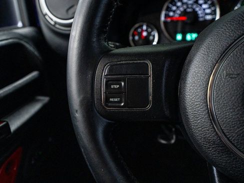 Used 2018 Jeep Wrangler Unlimited Sahara image 39