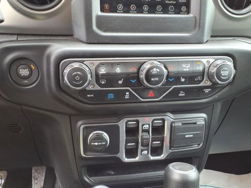 Used 2023 Jeep Wrangler Unlimited w/ Cold Weather Group AWD/4WD image 15