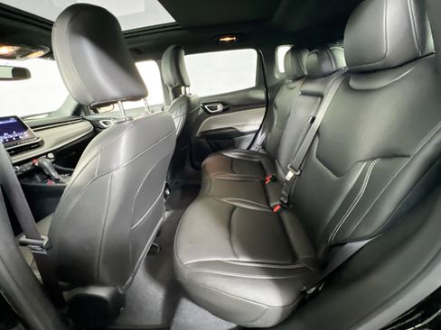 Used 2025 Jeep Compass Limited w/ Sun & Sound Group AWD/4WD image 25