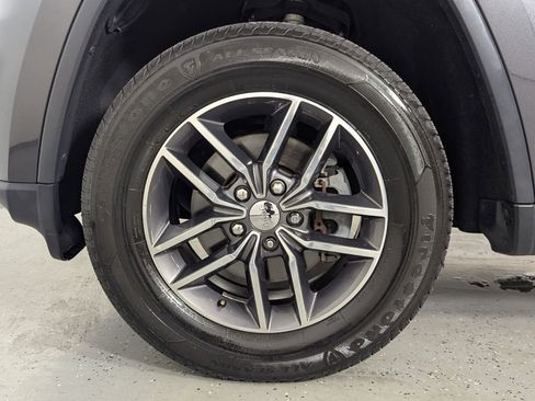 Used 2017 Jeep Grand Cherokee Limited w/ Luxury Group II RWD image 11