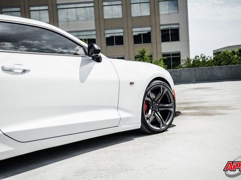 Used 2019 Chevrolet Camaro SS RWD image 31