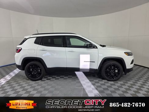 New 2026 Jeep Compass Latitude image 8