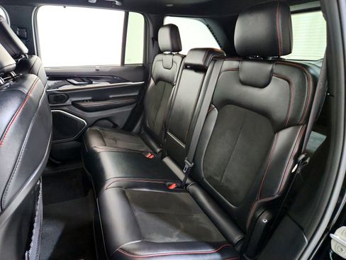 Used 2022 Jeep Grand Cherokee Trailhawk w/ Luxury Tech Group III image 17