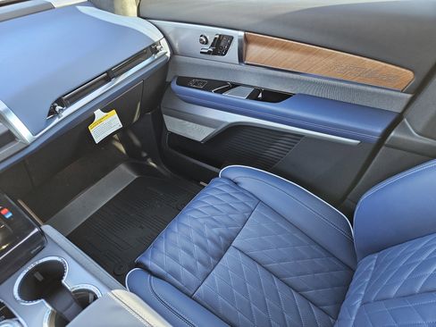 New 2026 Cadillac Vistiq Premium Luxury w/ LPO, Floor Liner Package image 56