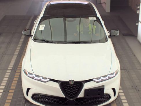 Used 2024 Alfa Romeo Tonale Veloce w/ Active Assist Package AWD/4WD image 2