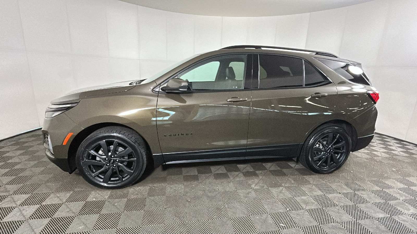 Used 2024 Chevrolet Equinox RS AWD/4WD image 6