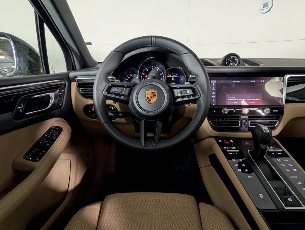 Certified 2026 Porsche Macan AWD/4WD image 21