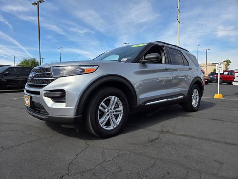 Certified 2023 Ford Explorer XLT RWD image 2