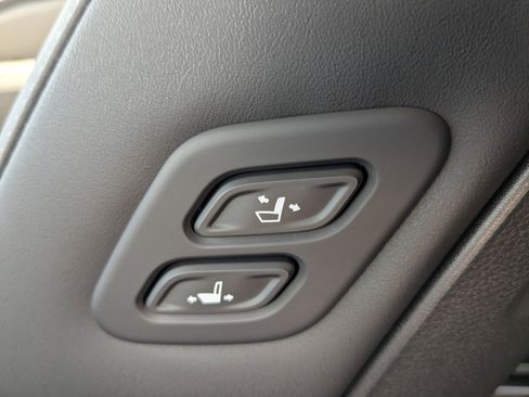 New 2026 Kia Carnival EX FWD image 19