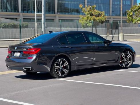 Used 2017 BMW 750i RWD image 7