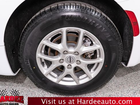 Used 2023 Chrysler Voyager LX FWD image 10