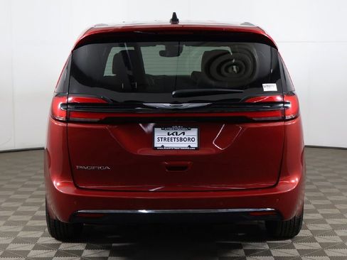 Used 2025 Chrysler Pacifica Select FWD image 13