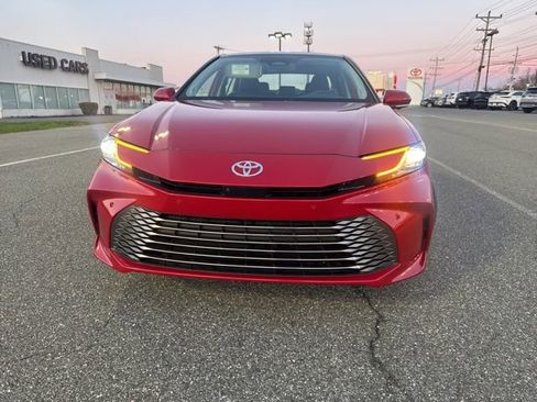 Used 2025 Toyota Camry XLE image 2