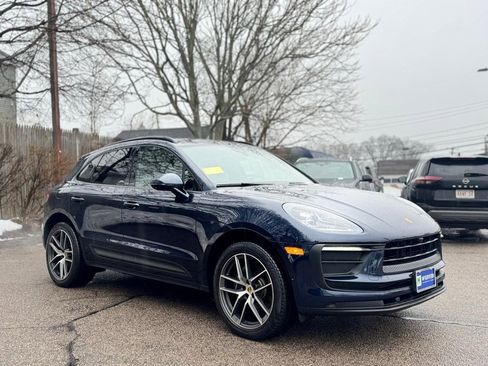 Used 2022 Porsche Macan w/ Premium Package Plus image 8